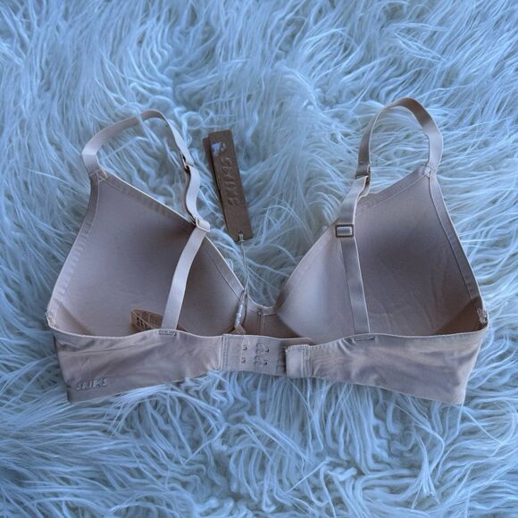 Skims Wireless Form T-shirt Bra Sand Size 32A - Picture 4 of 6
